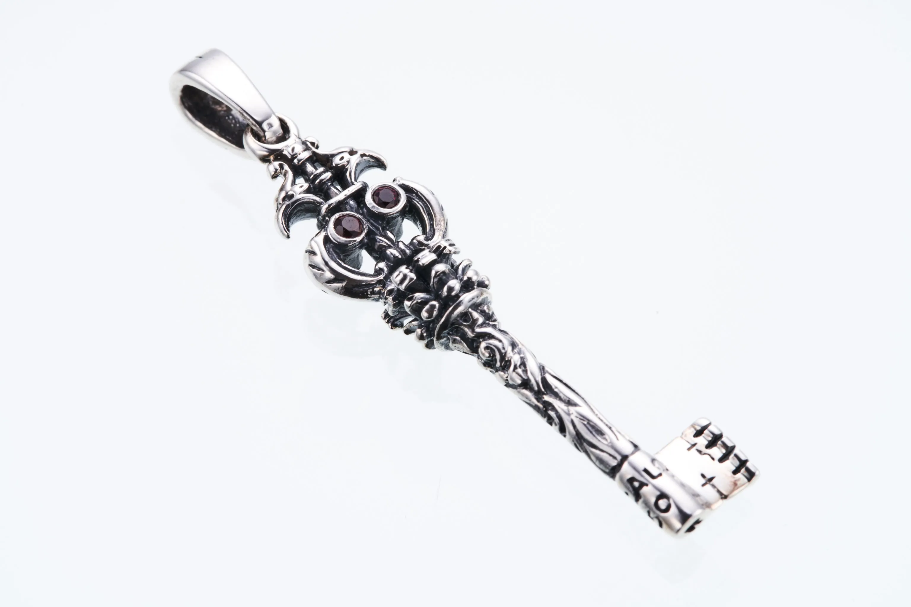 Antique Key : Type2 (S) (Garnet & Sapphire)