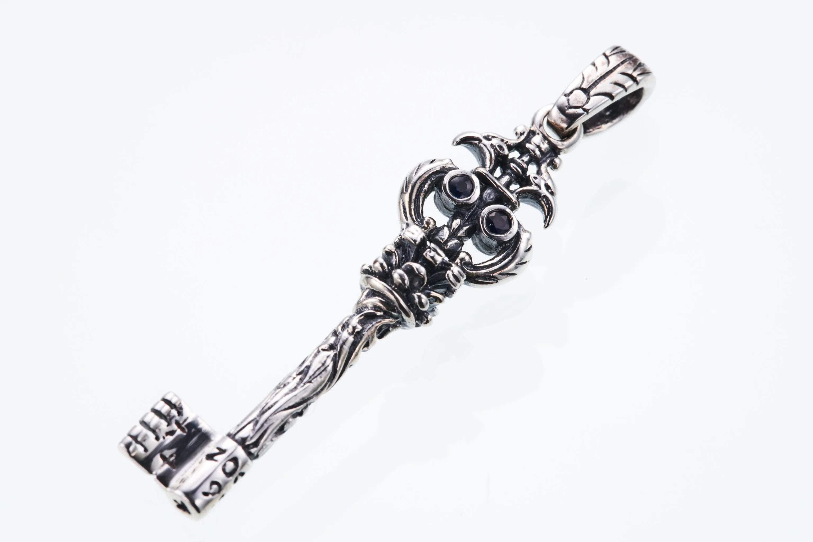 Antique Key : Type2 (S) (Garnet & Sapphire)