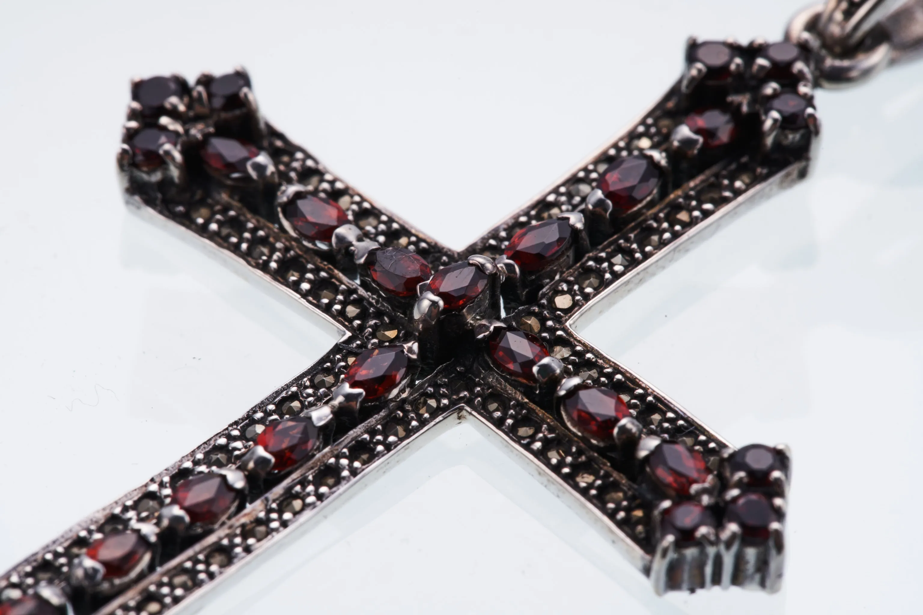 Marcasite Cross Pendant : M (Garnet)