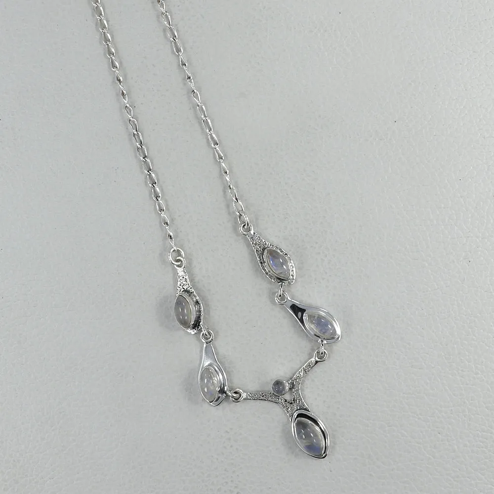 Natural Garnet Delightful Jewelry Necklace in Sterling Silver