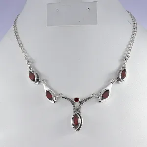 Natural Garnet Delightful Jewelry Necklace in Sterling Silver