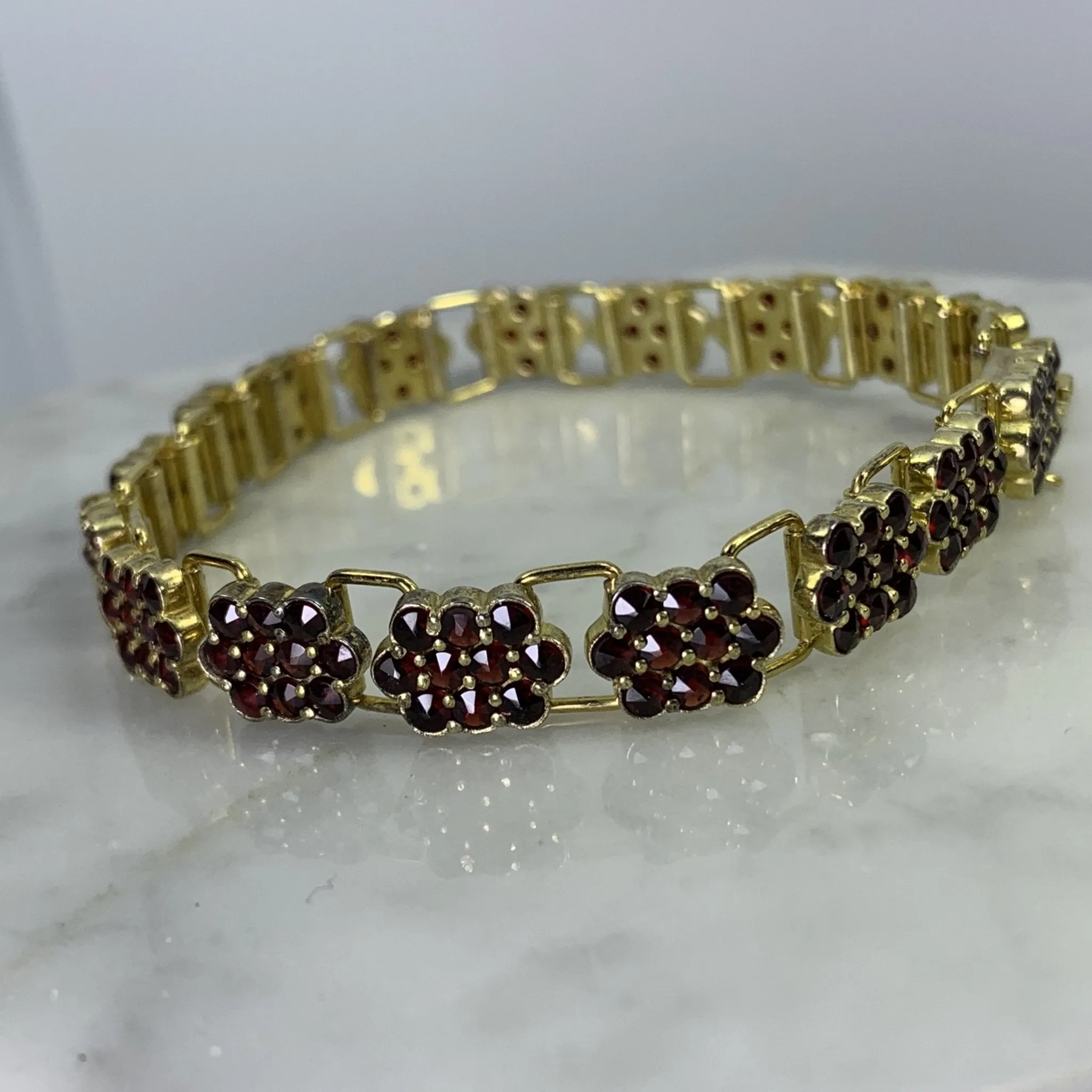 Vintage 1940s Garnet Bracelet in a Yellow Gold Setting with 17  Carat Total Weight.