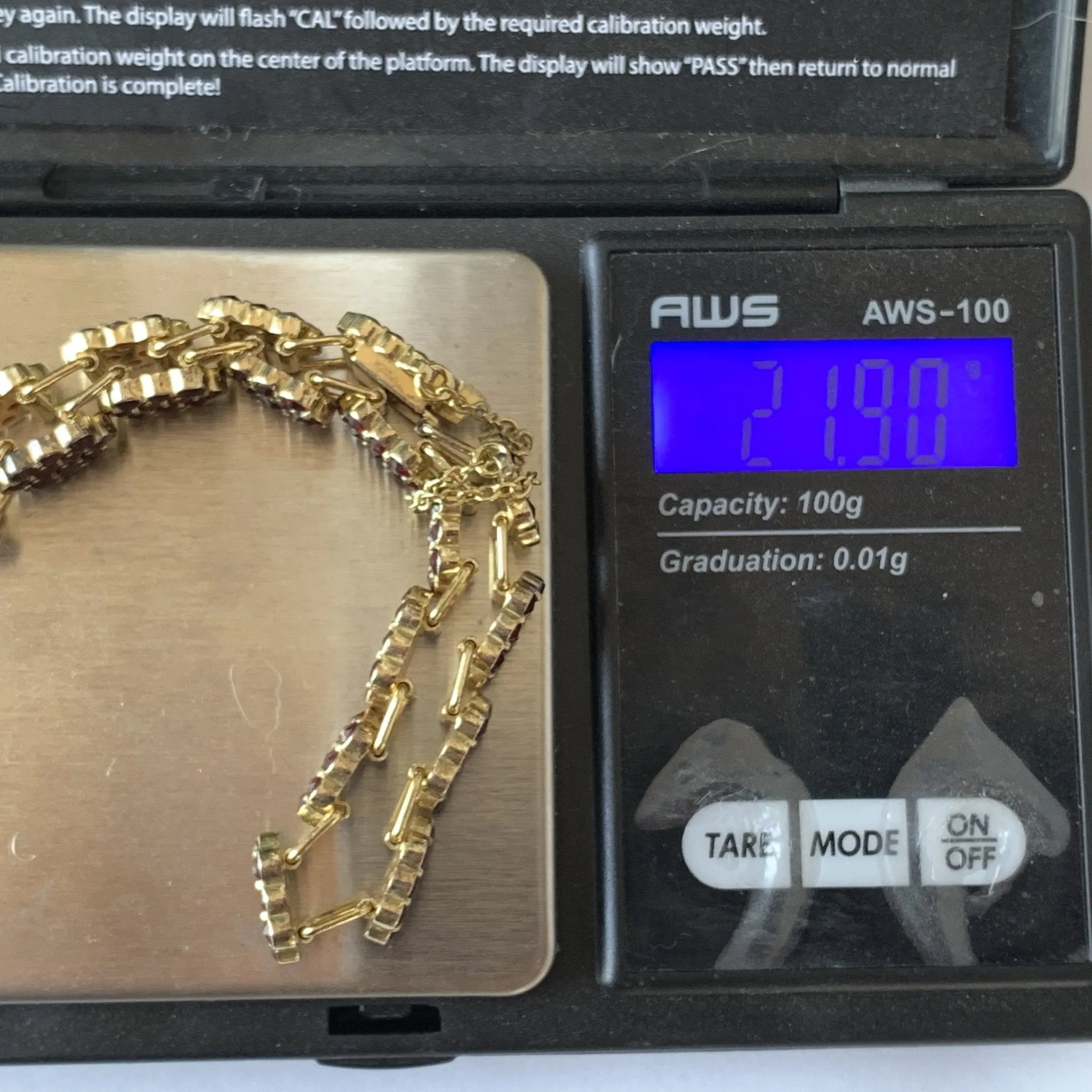 Vintage 1940s Garnet Bracelet in a Yellow Gold Setting with 17  Carat Total Weight.